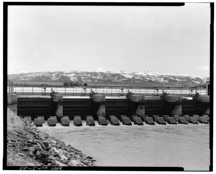 File:MURTAUGH LAKE HEADGATES, TWIN FALLS COUNTY, SOUTH OF MURTAUGH, IDAHO; SOUTH VIEW OF HEADGATES. - Milner Dam and Main Canal- Twin Falls Canal Company, On Snake River, 11 miles HAER ID,27-TWIF.V,1-100.tif