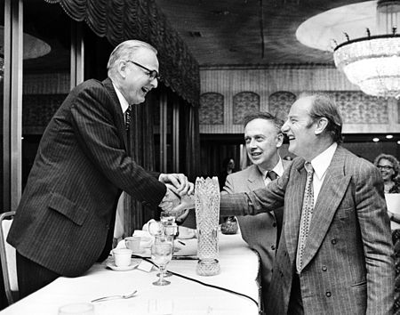 Tập_tin:Maclyn_McCarty_with_Francis_Crick_and_James_D_Watson_-_10.1371_journal.pbio.0030341.g001-O.jpg