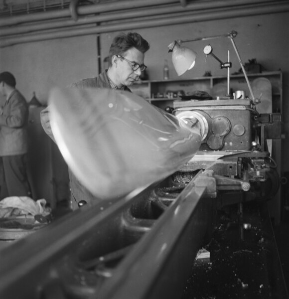 File:Maintenance of Aero Ltd's plane 1950 (JOKAUAS4 34-12).tif