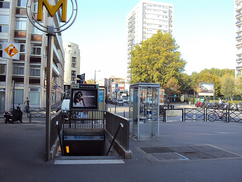 File:Mairie de Clichy - Octobre 2012 - Acces (4).jpg