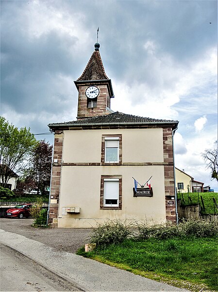 File:Mairie et ancienne église . Visoncourt.jpg