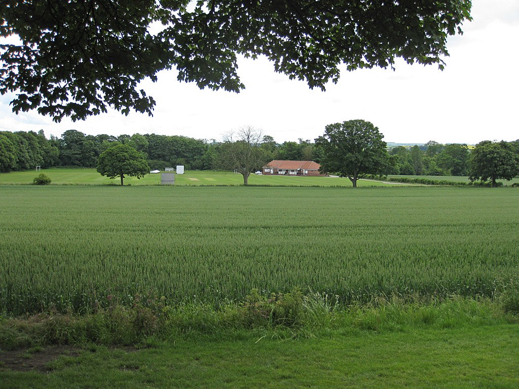 Small picture of Malton & Old Malton Cricket Club courtesy of Wikimedia Commons contributors