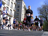 Français : Participants au marathon de Paris du 11 avril 2010 English: Competitors at the Paris marathon April 11, 2010 Español: Competidores en el maratón de París de 11 de abril 2010