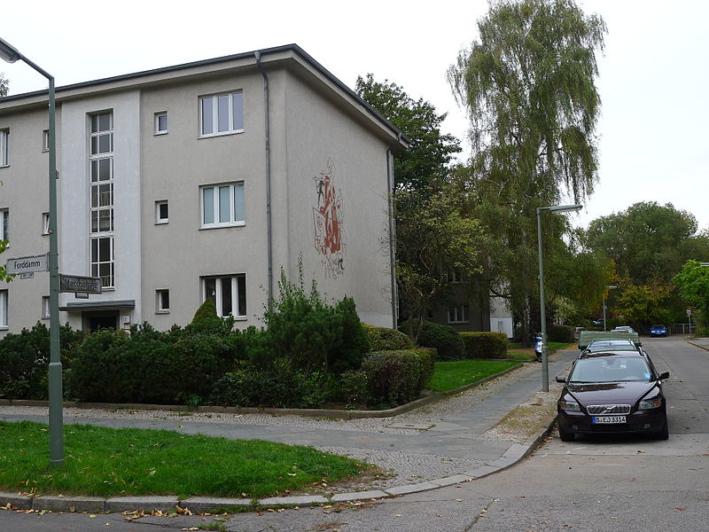 File:Marconistraße (Berlin-Mariendorf).JPG