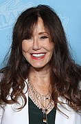 Mary McDonnell interprète Madeline Usher.