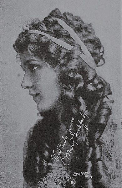 File:Mary Pickford by Hartsook Photo, 1915.jpg