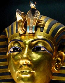 Combined uraeus Mask of Tutankhamun 2003-12-07 (cropped to head).jpg