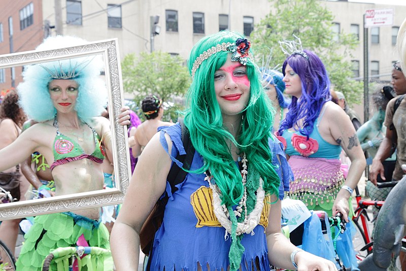 File:Mermaid Parade 2011 (5852608211).jpg