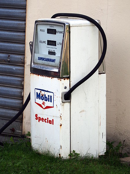 File:Mobil Special (old petrol pump) pic2.JPG