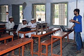 Moheen Reeyad speaks in Bangla Wikipedia School Program at Government Muslim High School, Chittagong (12).jpg