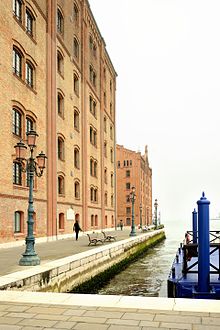 Molino Stucky fronte Canale Giudecca Venezia.jpg