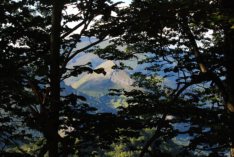 File:Moncó desde Rañadoiro - panoramio.jpg