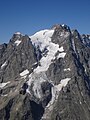 Il versante nord-est del monte Pelvoux: al centro il ghiacciaio des Violettes che si diparte dal ghiacciaio del Pelvoux superiore.
