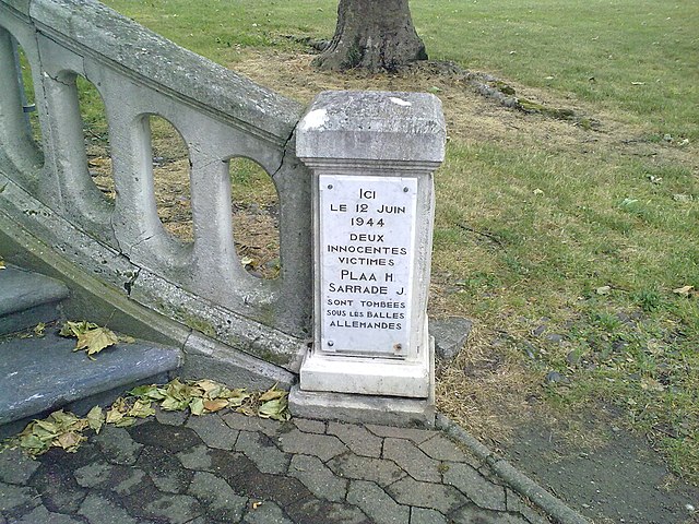 File:Monument souvenir d'un lieu de 1944 proche du pont sur l'adour à Aire-sur-l'Adour.jpg