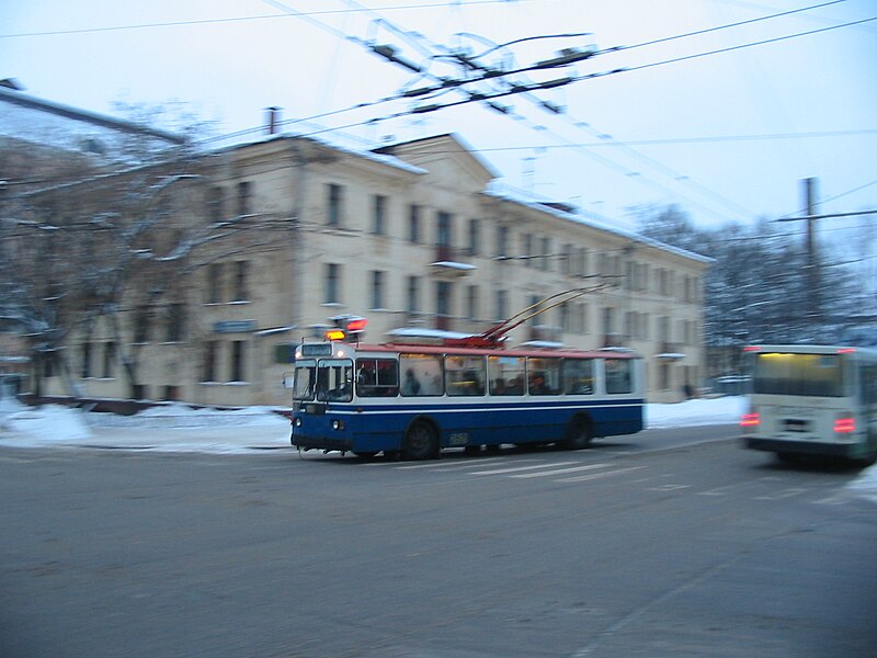 File:Moscow trolleybus ZiU-9 2521 2004-01 1074962624.jpg