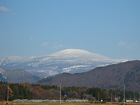 Udsigt over Higashiazuma-bjerget fra Inawashiro.