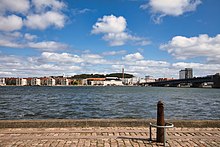 Blick von Aalborg auf Nørresundby. Rechts die Limfjordbrücke.