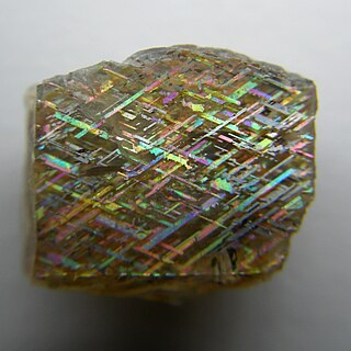 <span class="mw-page-title-main">Rainbow lattice sunstone</span> Australian feldspar with geometric inclusions