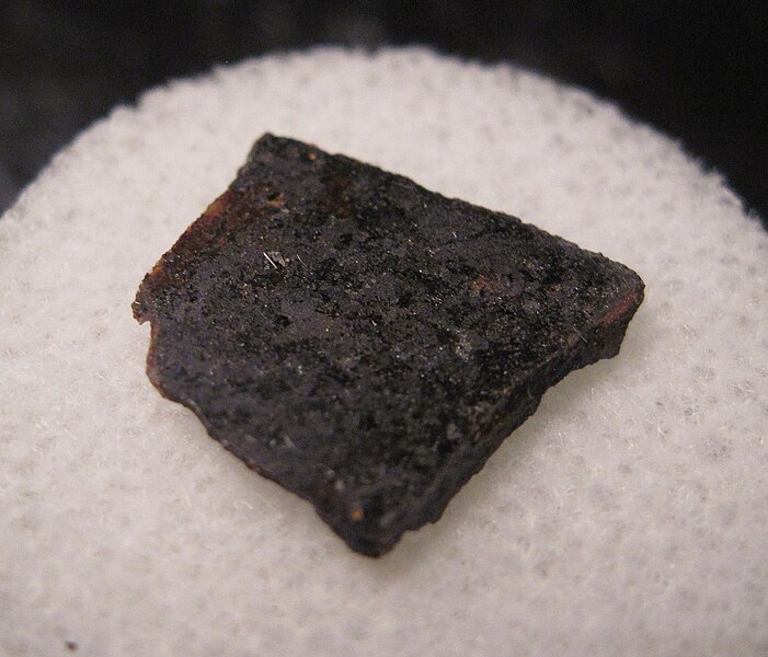 File:NWA 2999 meteorite, angrite.jpg