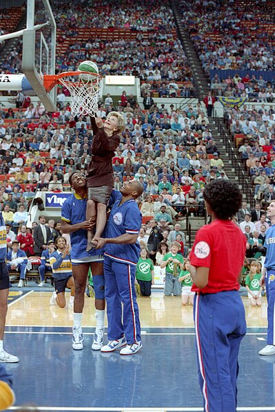 File:Nancy Reagan being lifted to the basket by Charles Barkley and Wayman Tisdale at a "Just Say No" Basketball game in Indianapolis.jpg