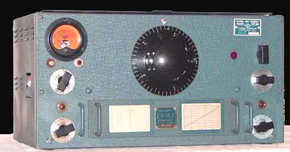 National HRO receiver, circa 1938 National HRO shortwave communications receiver.png