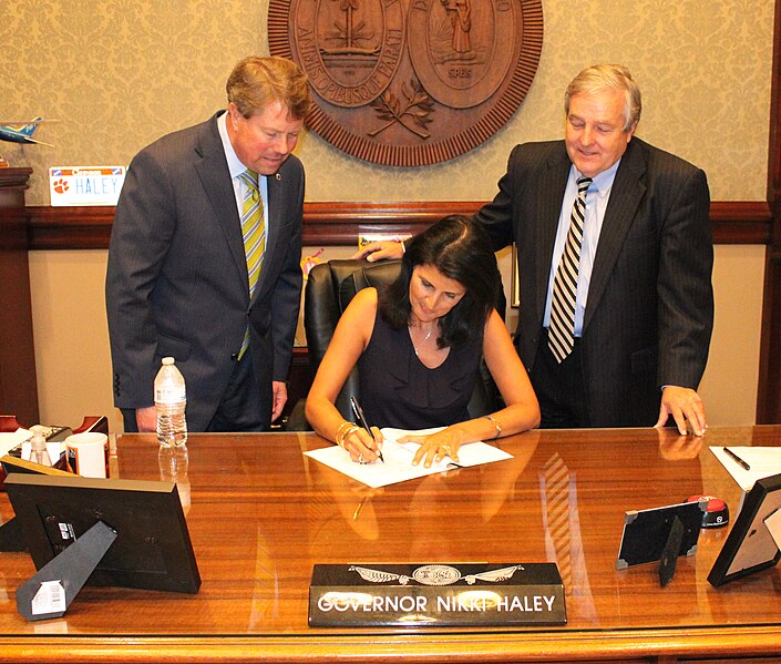 File:Nikki Haley Ceremonial Bill Signing- SC Founding Principles Act, H.3848 (27287583050).jpg