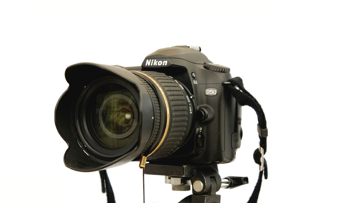 File:Nikon D50 by-RaBoe-002.jpg