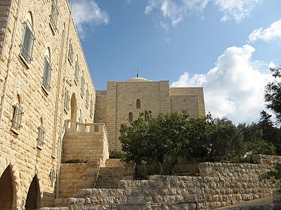 איך מגיעים באמצעות תחבורה ציבורית  לכרמל צרפתי? - מידע על המקום