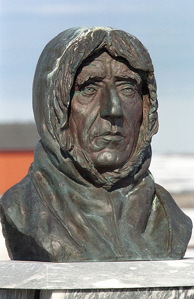 File:Ny-Alesund Amundsen (js) 7 portrait.jpg