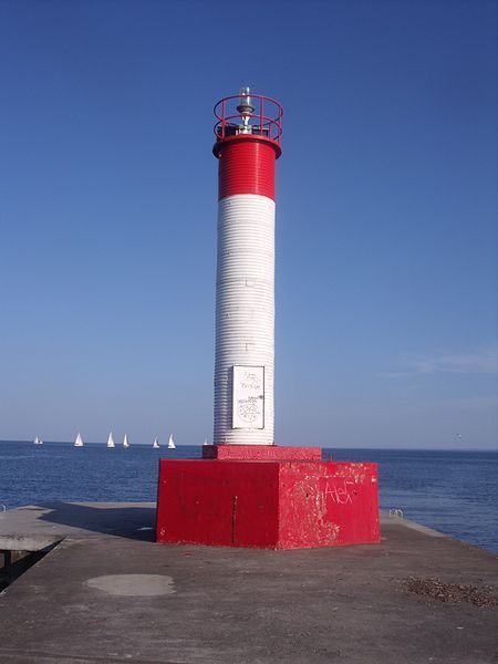 File:Oakville Harbour Pier (2).JPG