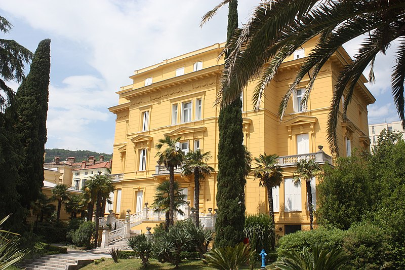 File:Opatija, the hotel Villa Amalia.jpg