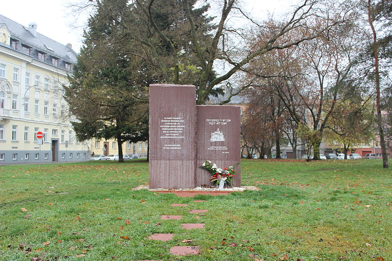 File:Opava, památník synagogy (3).jpg