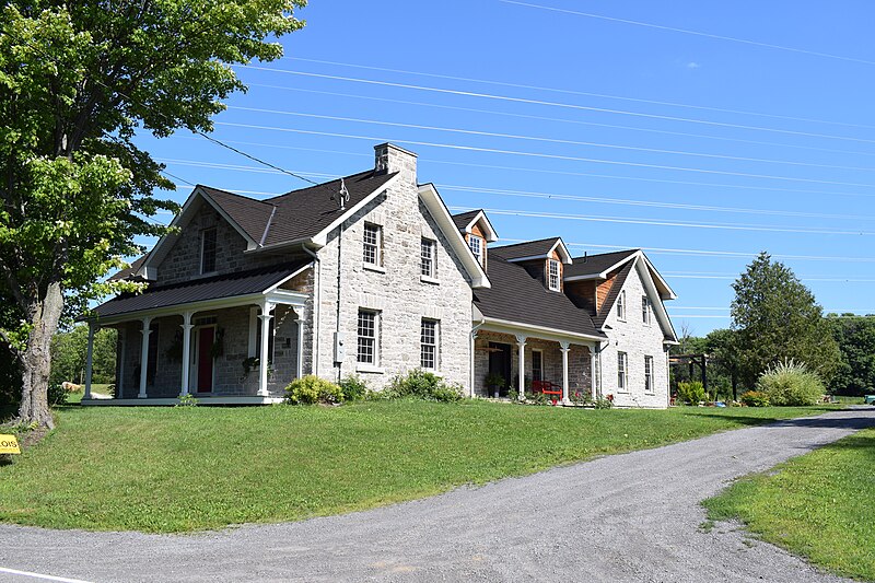 File:Ottawa (Cumberland), Ontario - Cameron House (Cledenan House).jpg