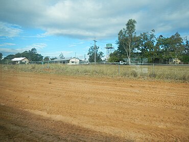 Outskirts of Anakie - panoramio.jpg