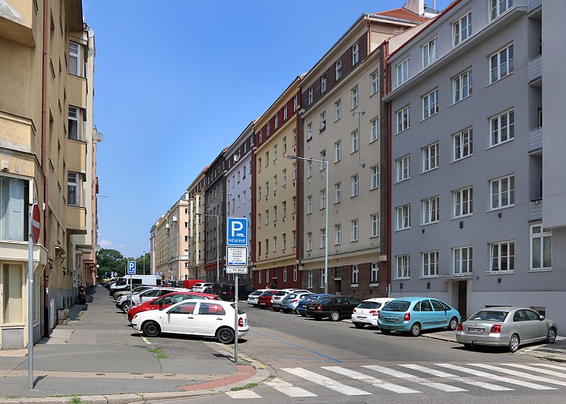 File:Písecká street, Praha, south part.jpg