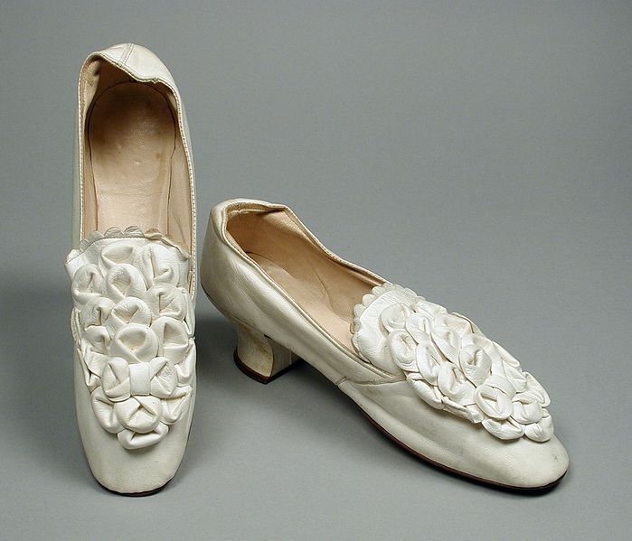 File:Pair of Woman's Shoes LACMA M.86.410.2a-b.jpg