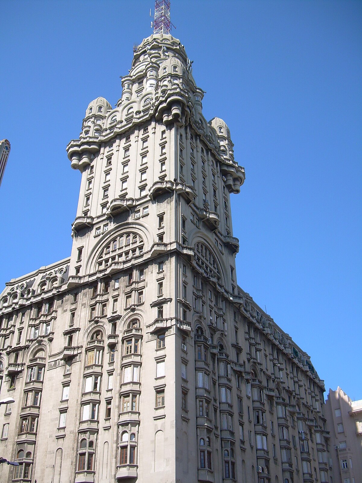 File:Palacio Salvo, Montevideo, Plaza  - Wikipedia