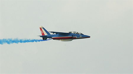 Patrouille-de-france-alpha-jet-profil.jpg