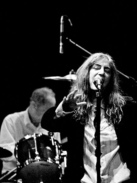 File:Patti Smith performing at Roundhouse, London (4).jpg