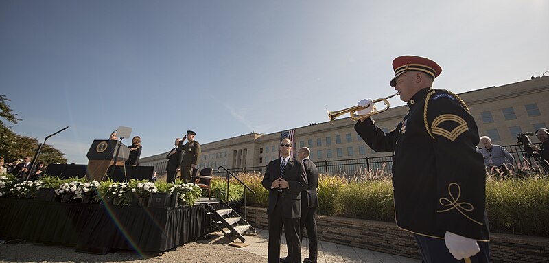 File:Pentagon 9-11 remembrance ceremony 170911-D-SV709-650 (36354965823).jpg