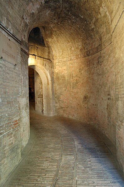 File:Perugia interno Rocca Paolina.jpg