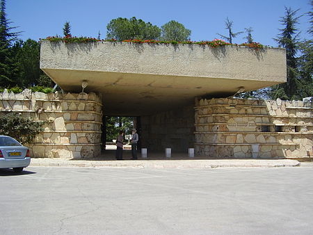 Tập_tin:PikiWiki_Israel_12579_entrance_to_the_military_cemetery_on_mount_herzl.jpg