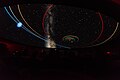 Planete in wentelbane tydens 'n planetarium vertoning