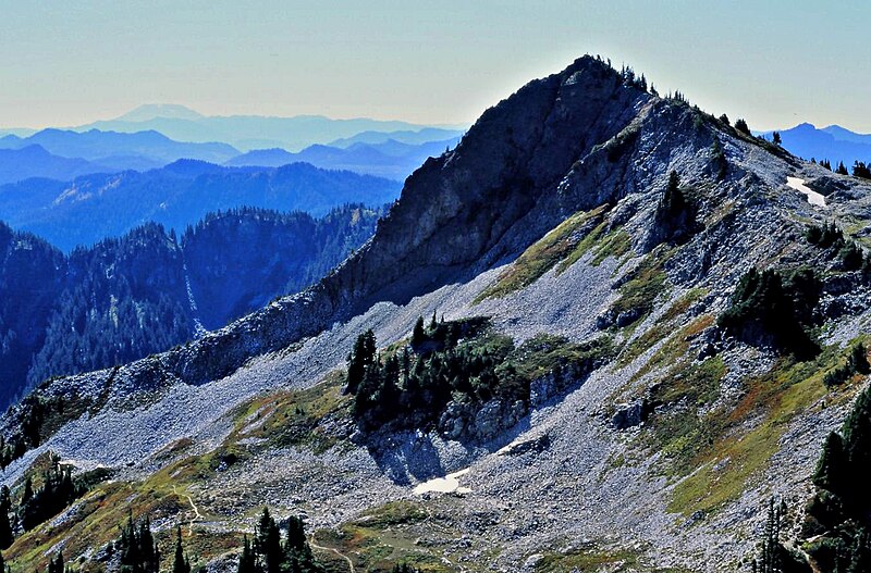 File:Plummer Peak Tatoosh range.jpeg