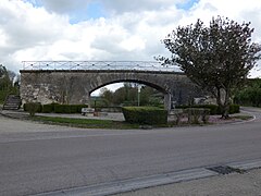 Pont sur l'ancien canal à Virey-sous-Bar.