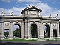 Puerta de Alcalá, Madrid - pohled 2.JPG