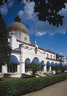 Quapaw Baths in 1984 Quapaw Baths HABS 1984.jpg