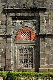 Mesquita Qutub Shahi em Pandua no distrito de Malda 05.jpg