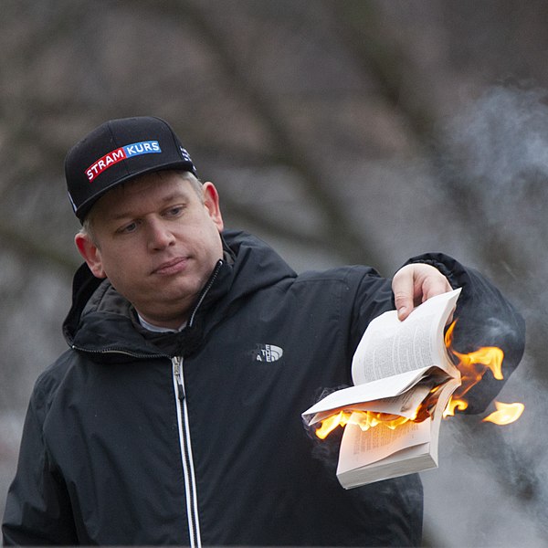 File:Rasmus Paludan burning the Koran 2023-01-21.jpg