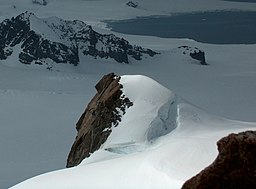 Ravda Peak från näraliggande Komini Peak.